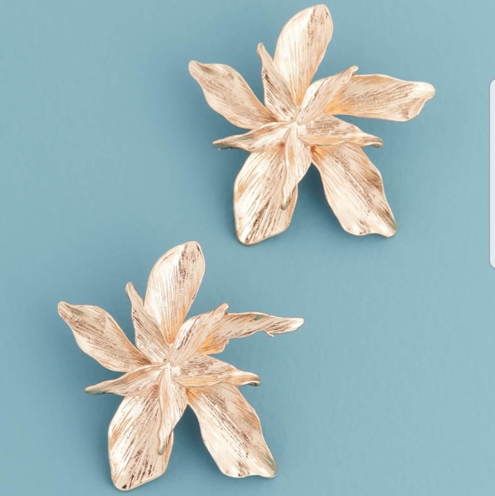 NEW | ANTHROPOLOGIE | 18K Gold Plated Flower Earrings